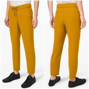 Gold Lululemon on the fly 7/8 pant